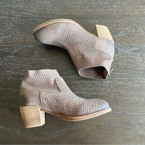 Anthropologie Seychelles The Occasion Ankle‎ Boots Booties Snakeskin Leather 7.5